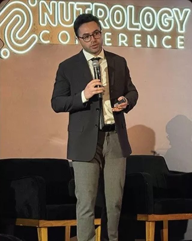 Dr. Renan Bosio palestrando na Nutrology Conference